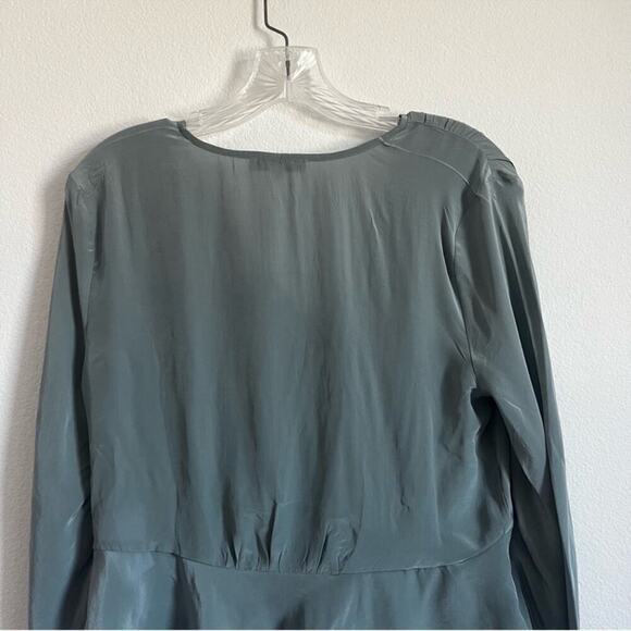 Madewell Bell-Sleeve Faux Wrap Peplum Top in Faded River Size: 2 NWT - Picture 9 of 11
